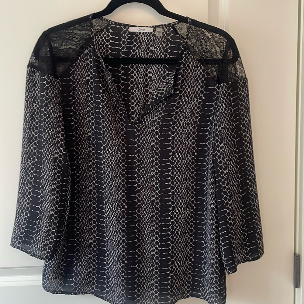 Beautiful Dex Blouse size small with lace on the shoulders.